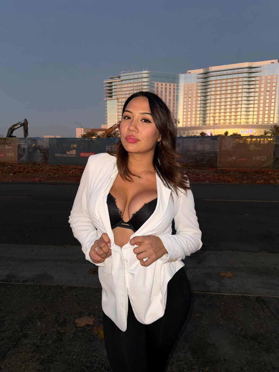 Take a pause and enjoy Ali Cruz — streaming from Handan