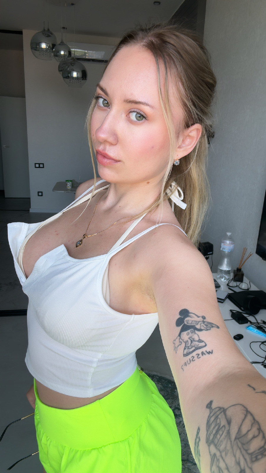 KateV in her underwear in Handan