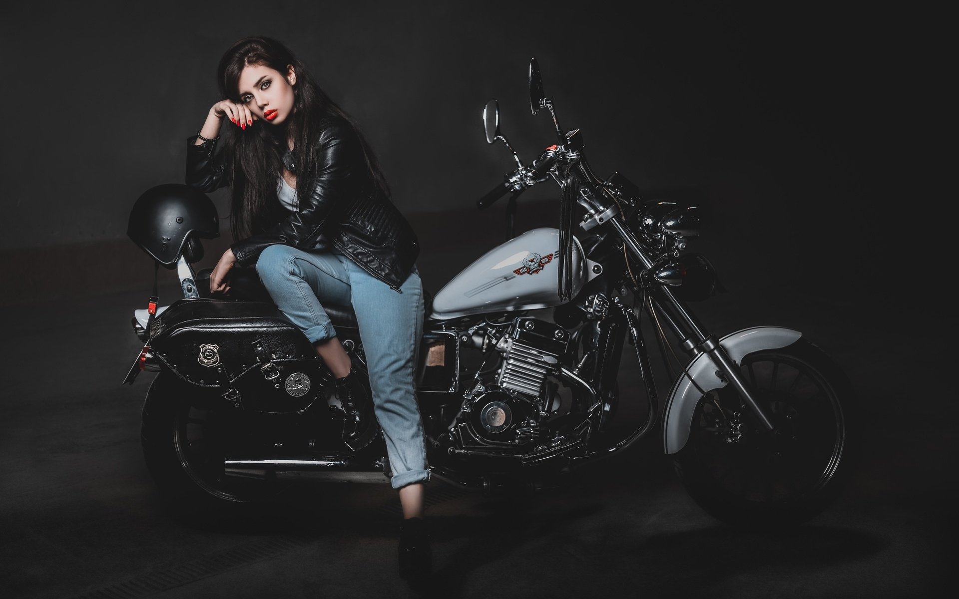 Biker girls: style and drive in Handan