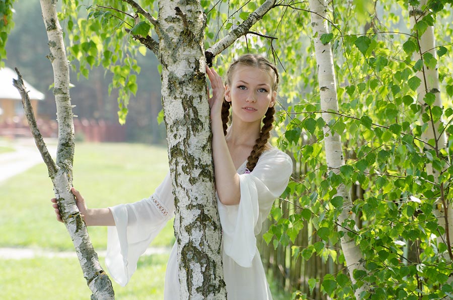 Women in Slavic costumes in Handan