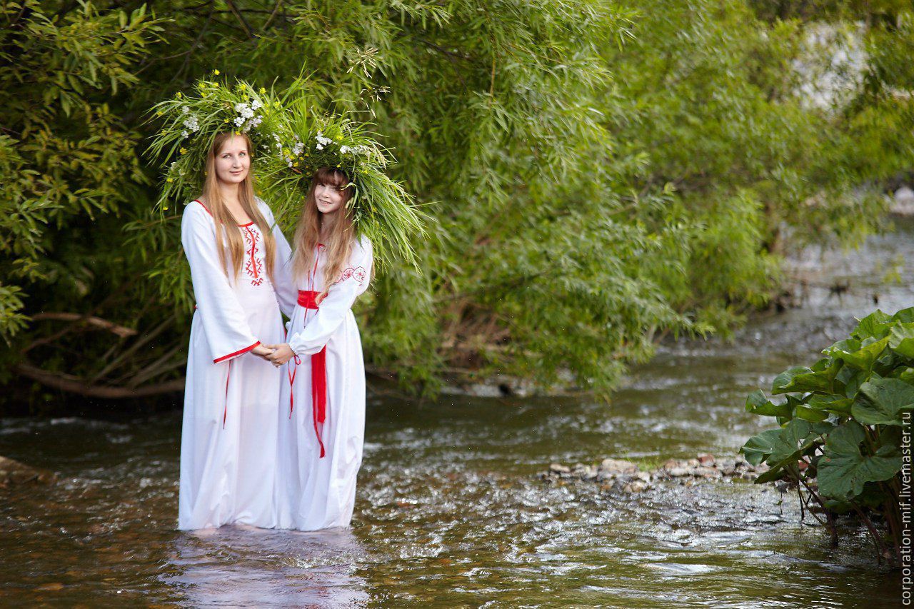 Women in Slavic costumes in Handan