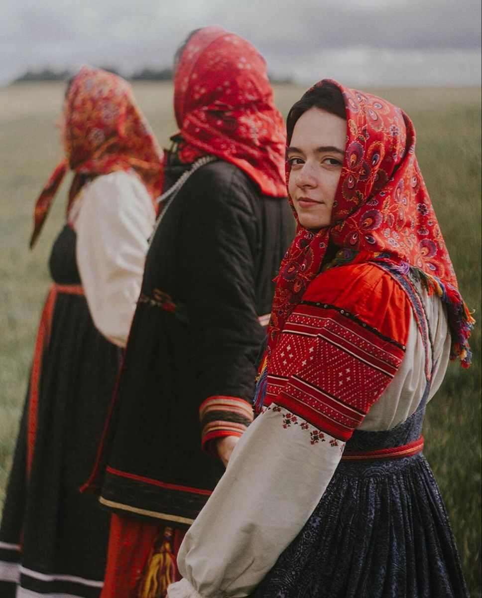 Women in Slavic costumes in Handan