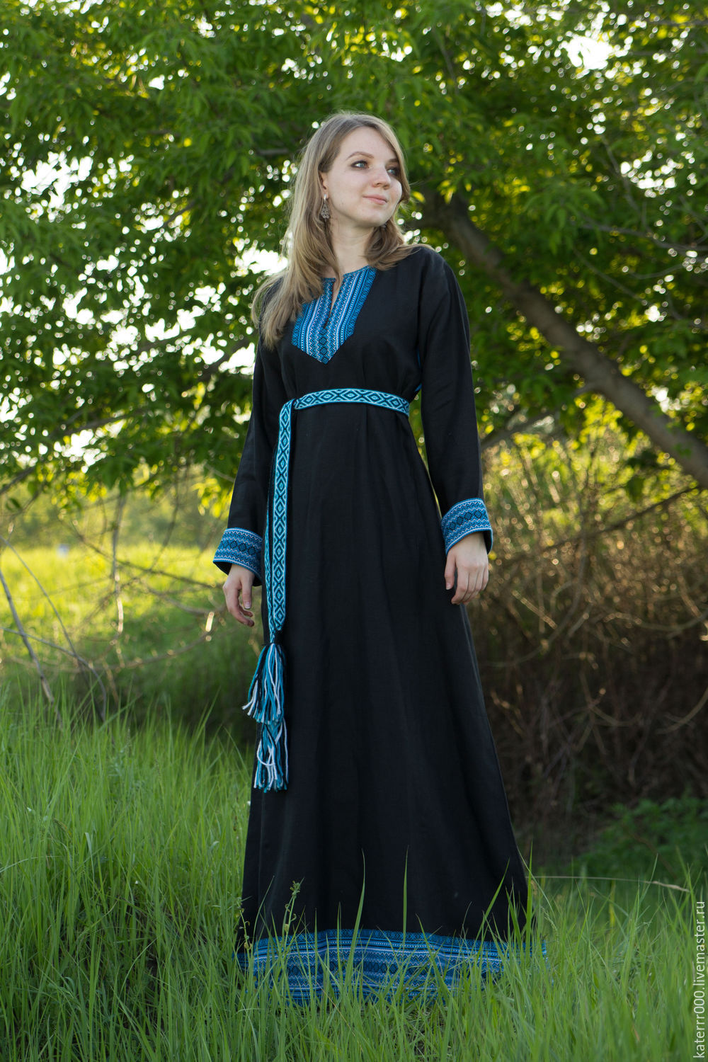 Women in Slavic costumes in Handan