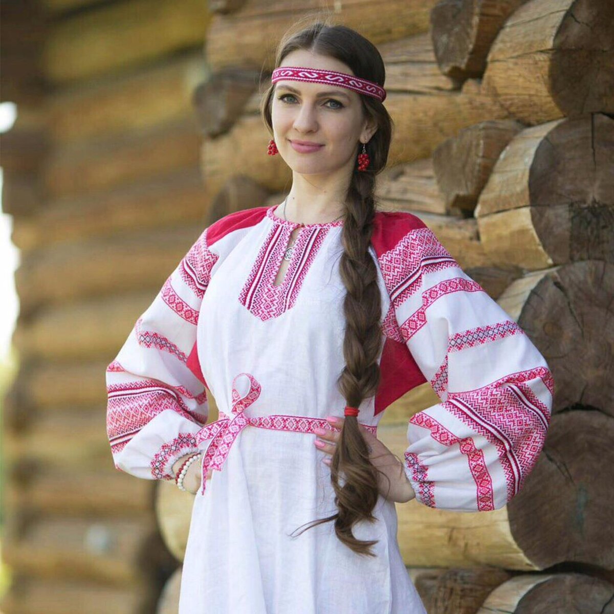 Girls in Slavic costumes in Handan