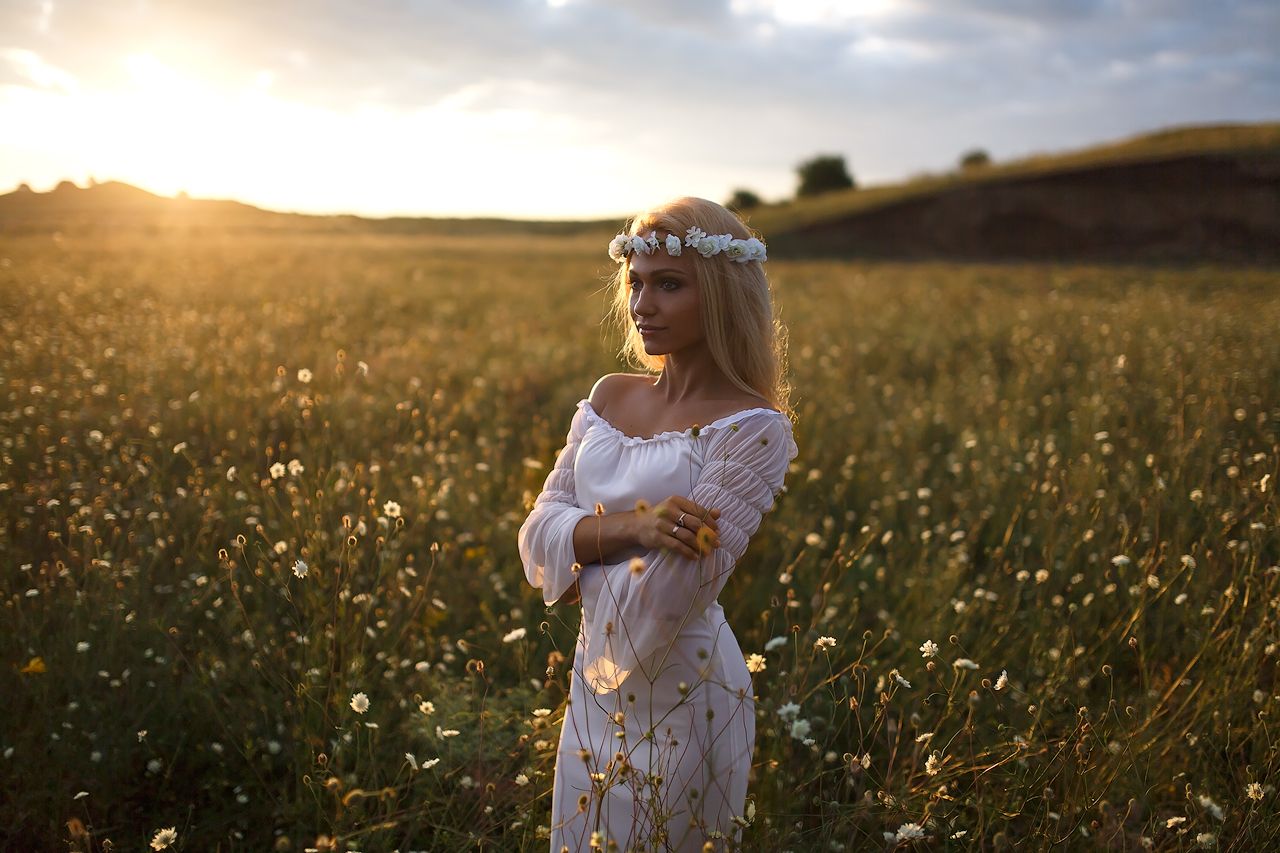 Girls in Slavic costumes in Handan