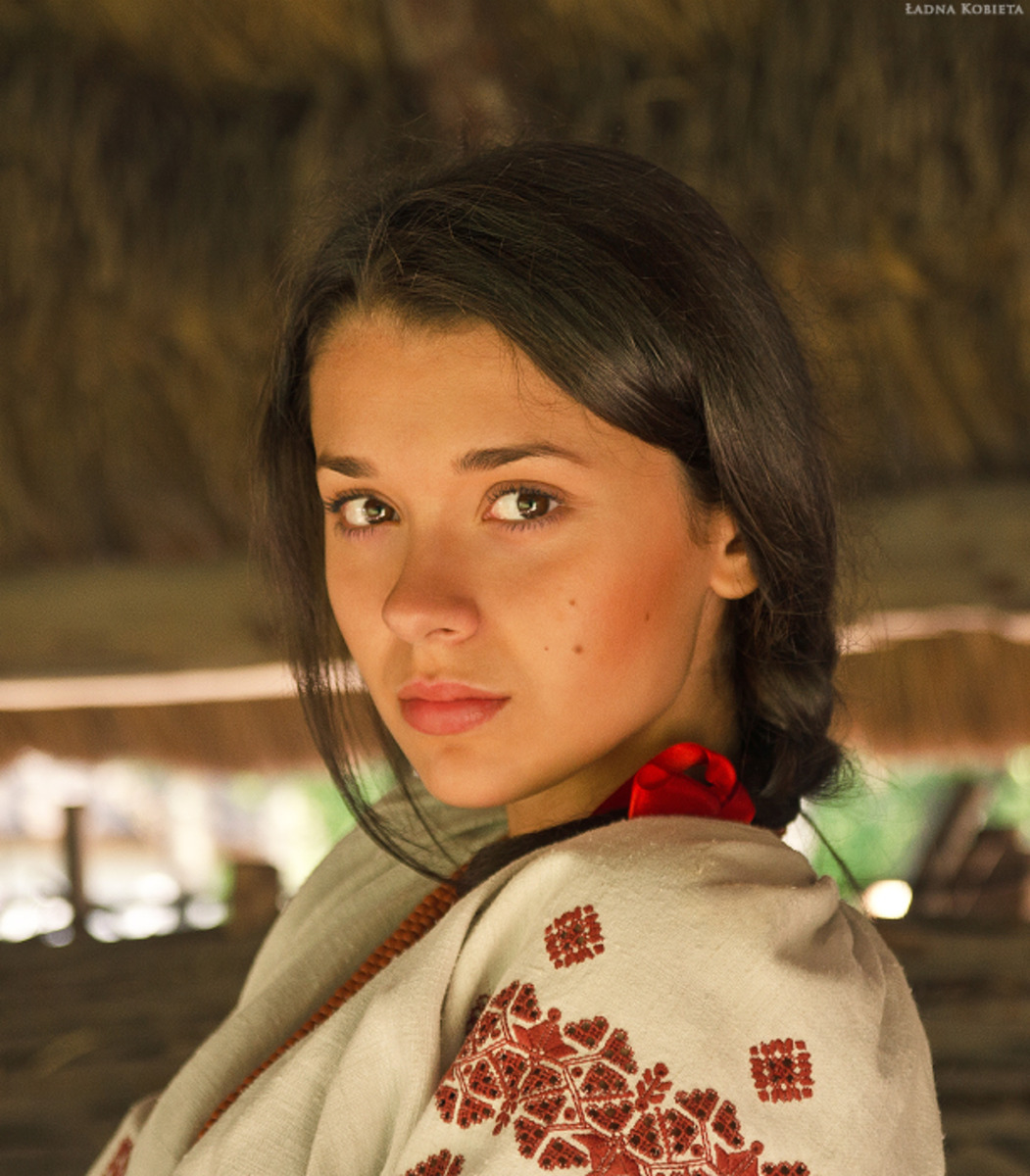 Girls in Slavic costumes in Handan