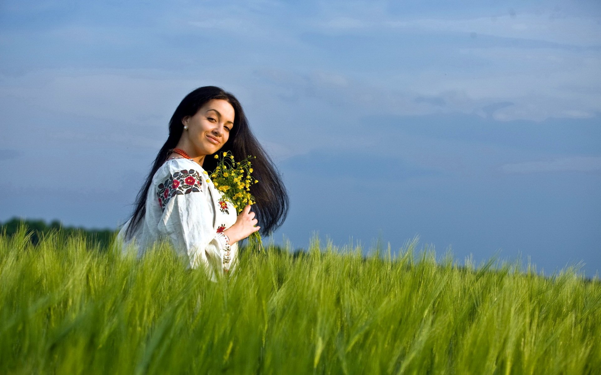 Girls in Slavic costumes in Handan