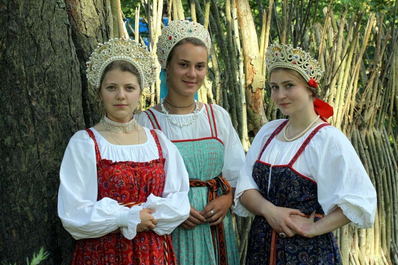 Sexy model Girls in Slavic costumes in Handan